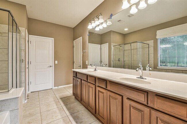 Building Photo - 2 Tidwillow Pl