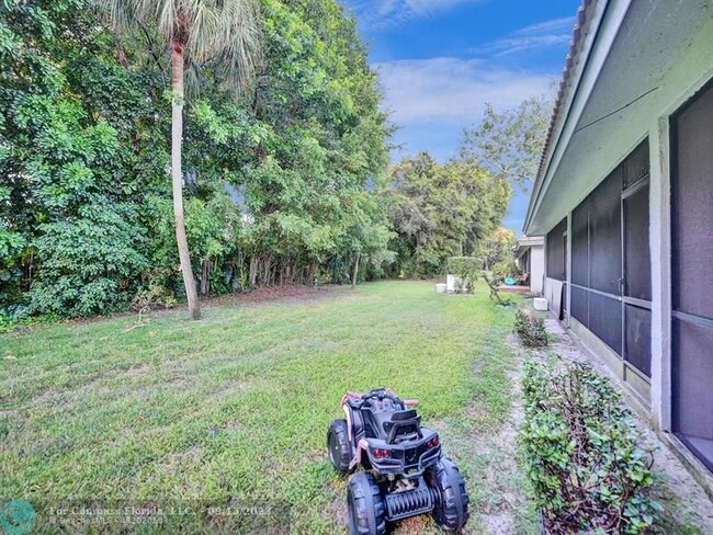 Building Photo - 9845 Riverside Dr