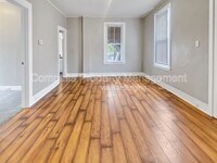 Building Photo - 209 Seward Ave NW