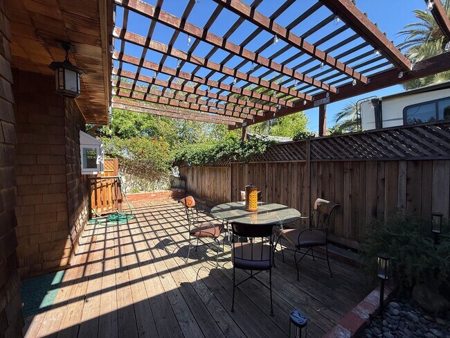 Building Photo - 507 Pullman St