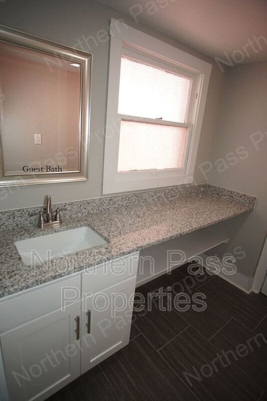 Building Photo - 2114 Tremont Ave