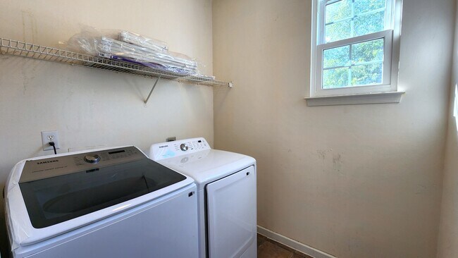 Building Photo - 1828 Somersby Ln
