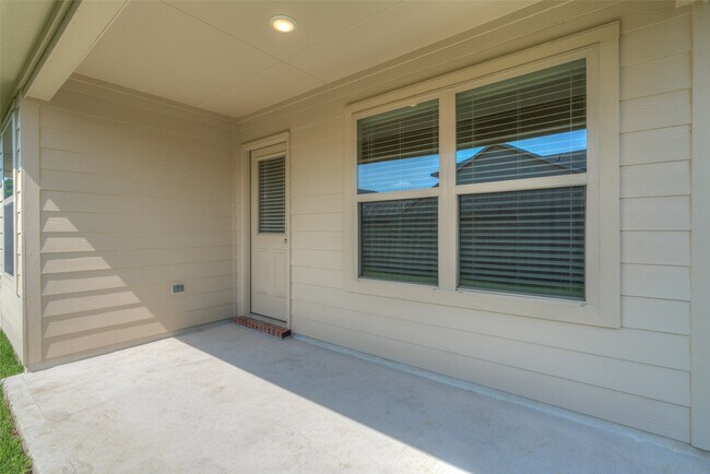 Building Photo - 23603 Umbrella Pine Dr