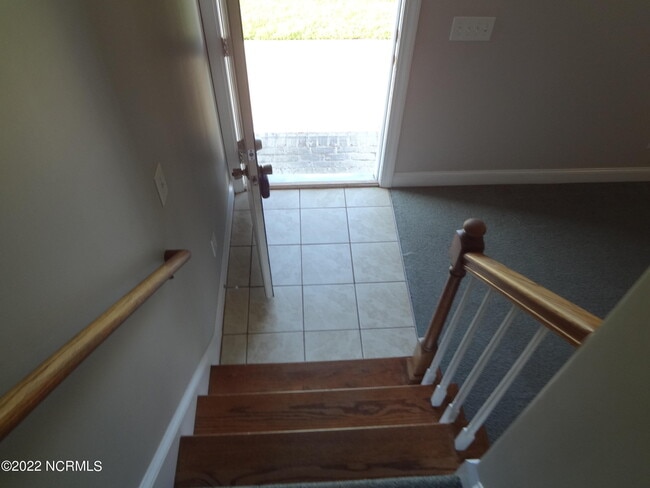 Building Photo - 205 S Pointe Dr