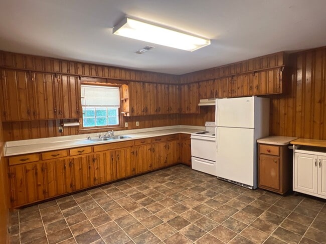 Building Photo - Two Bedroom One Bath
