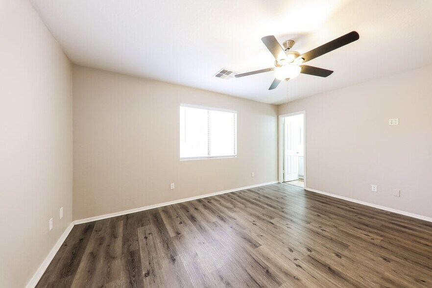 Building Photo - 15955 W Winchcomb Dr