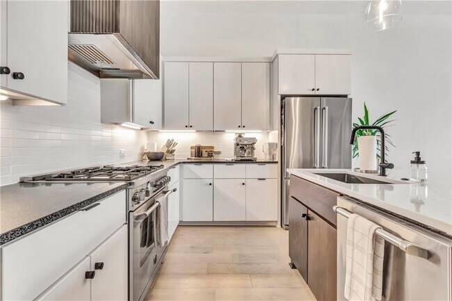 Building Photo - 580 Heatherden Ave