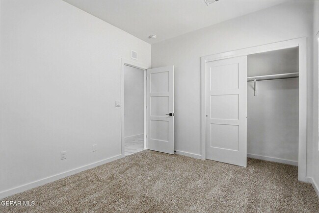 Building Photo - 15052 Destination Ave