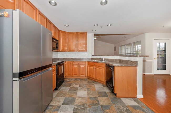 Building Photo - Elevator Condo in Frederick Pent House Level