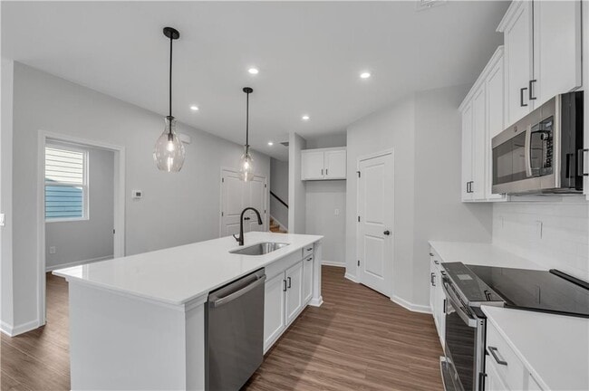 Building Photo - 845 York Aly