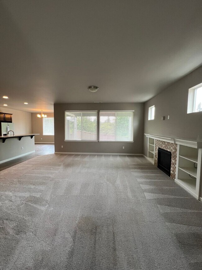 Building Photo - Quiet Luxury in a Forested Cul de Sac with...