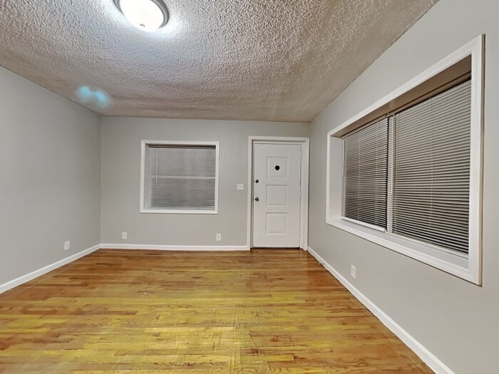 Building Photo - 6446 Burgundy Rd S