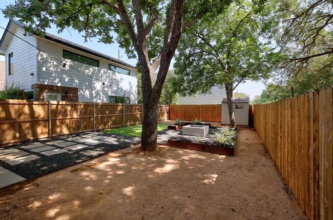 Building Photo - 702 Philco Dr