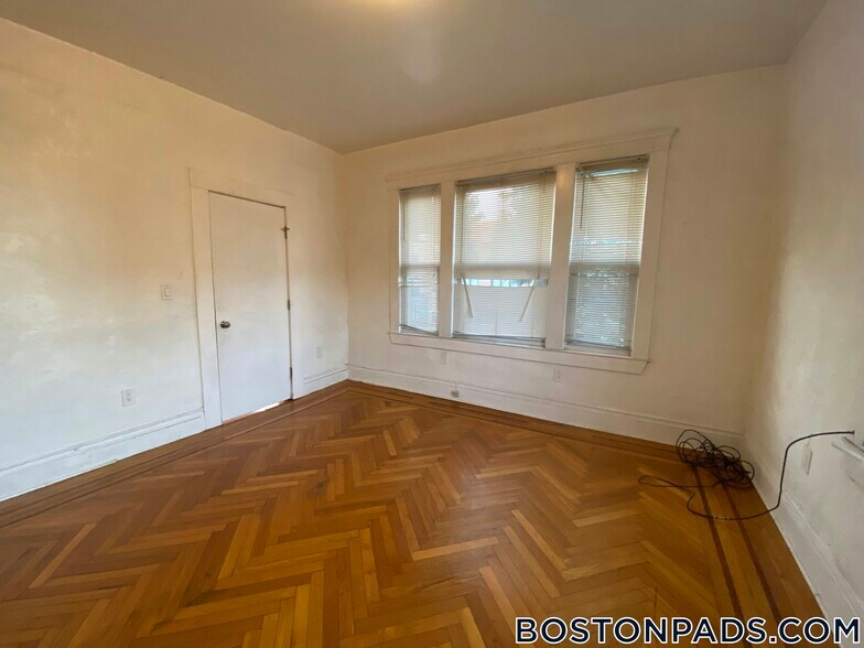 Building Photo - 26 Schuyler St