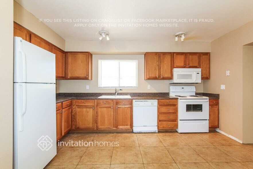 Building Photo - 4422 W Sanna St