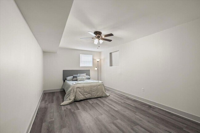 Building Photo - 9121 Potomac Dr