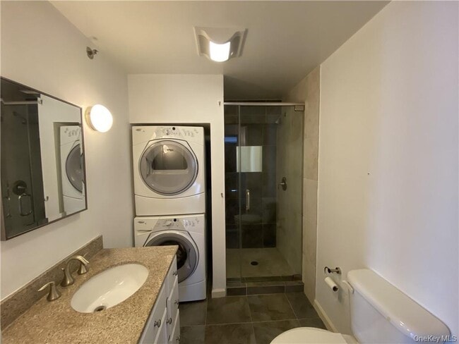 Building Photo - 1 S Astor St