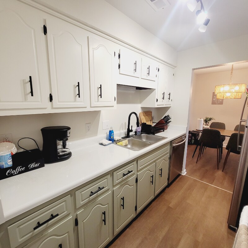 Building Photo - 253 White Oak Rd