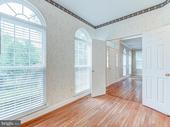 Building Photo - 817 Santmyer Dr SE