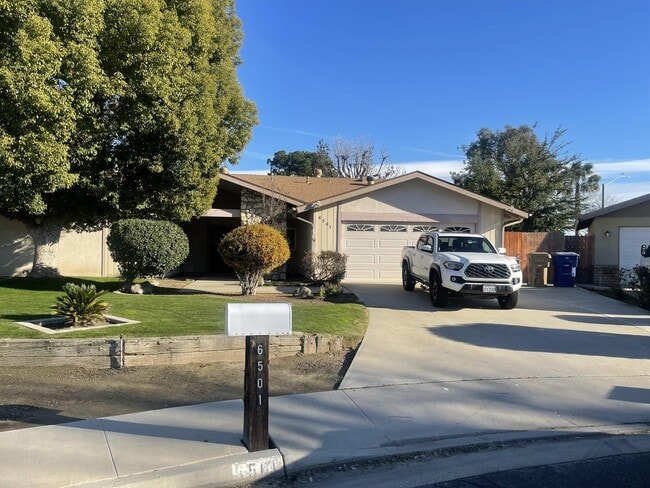 Primary Photo - 6501 Caswell Ave