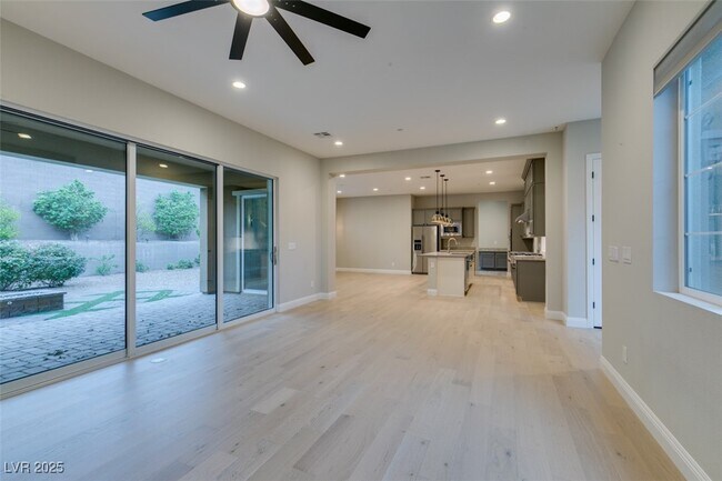 Building Photo - 2566 Speyburn Ave