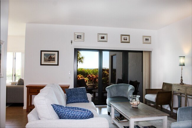 Building Photo - Oceanfront Paradise in South Beach, Vero Beach!