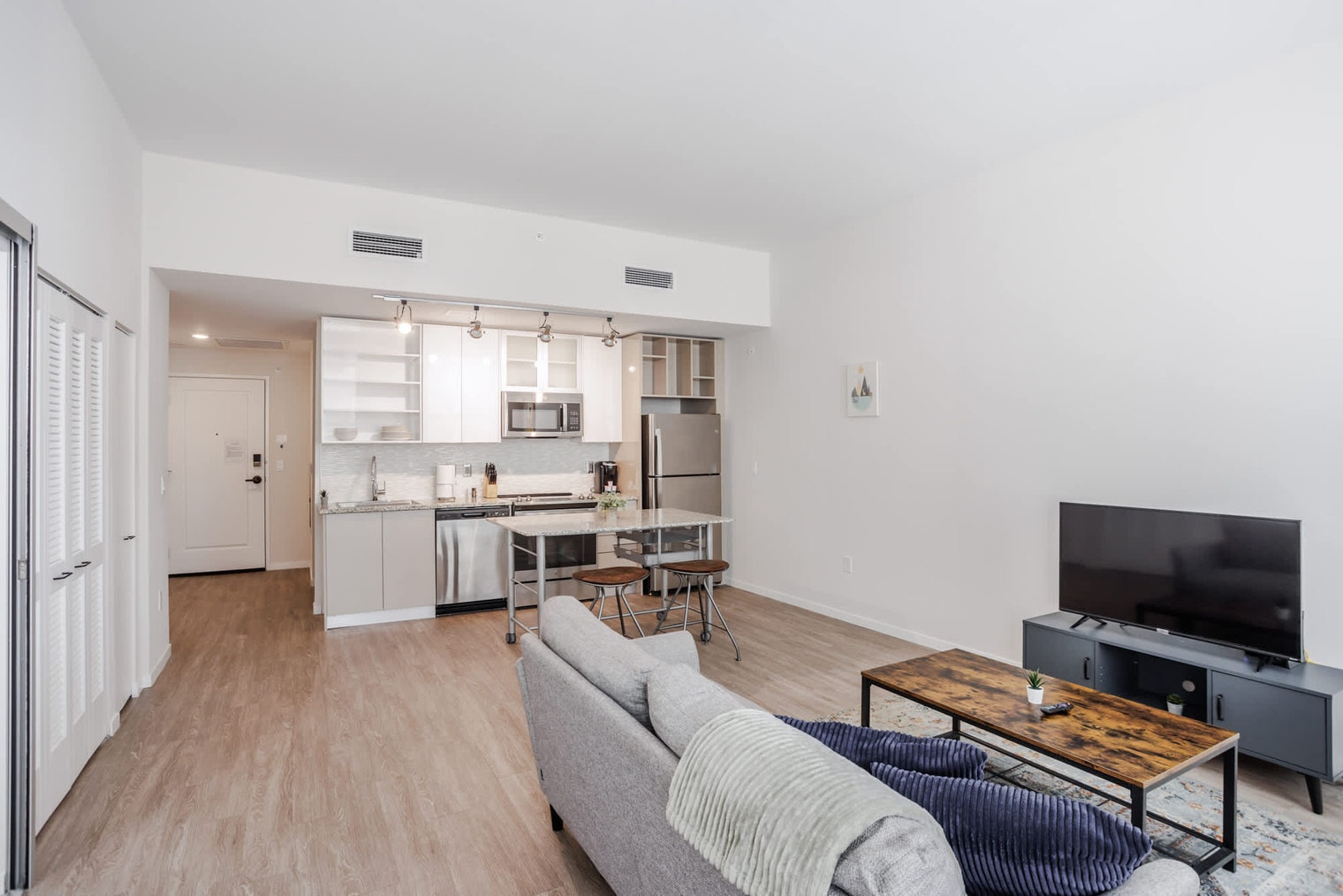 Building Photo - 1 W 4th St