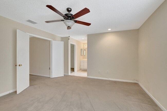 Building Photo - 6732 Canary Palm Cir