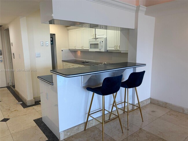 Building Photo - 1717 N Bayshore Dr