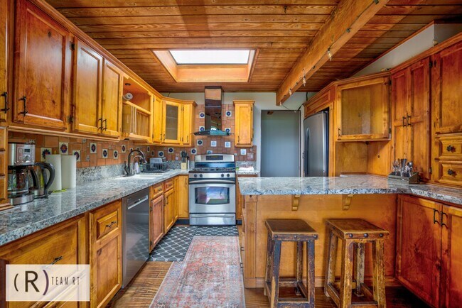 Building Photo - An Oasis of Calm In the Center of Riverside, CA