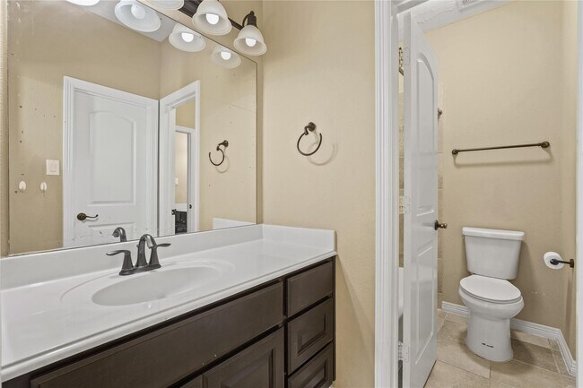 Building Photo - 2515 Sentry Oak Way