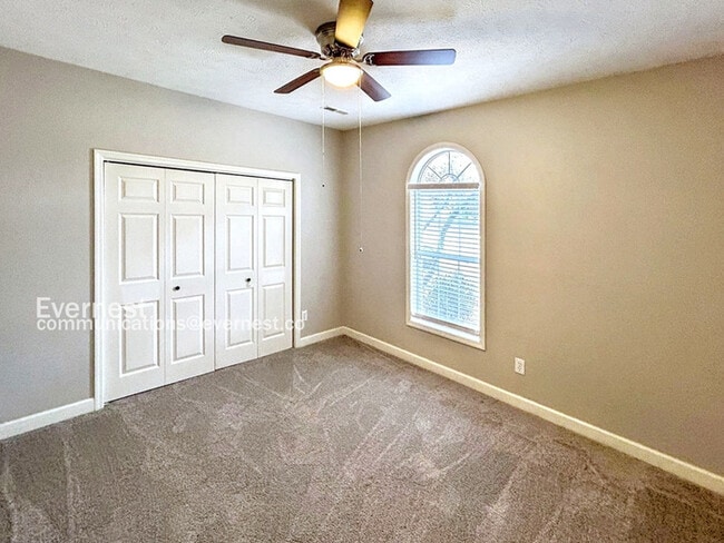 Building Photo - 203 Silver Tail Ln