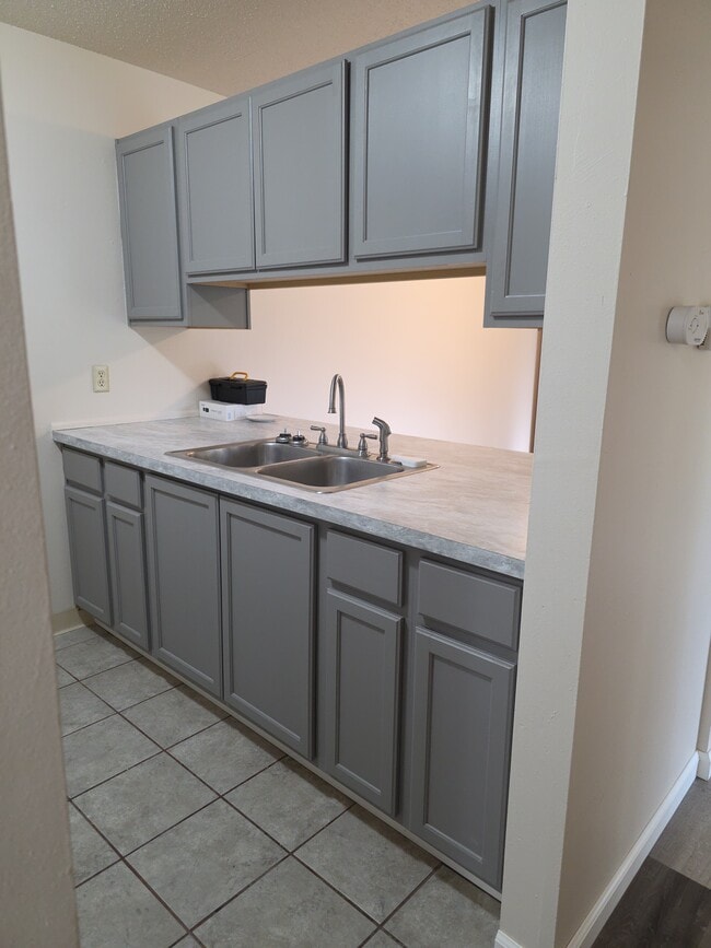 Building Photo - 115 Thornwild Dr