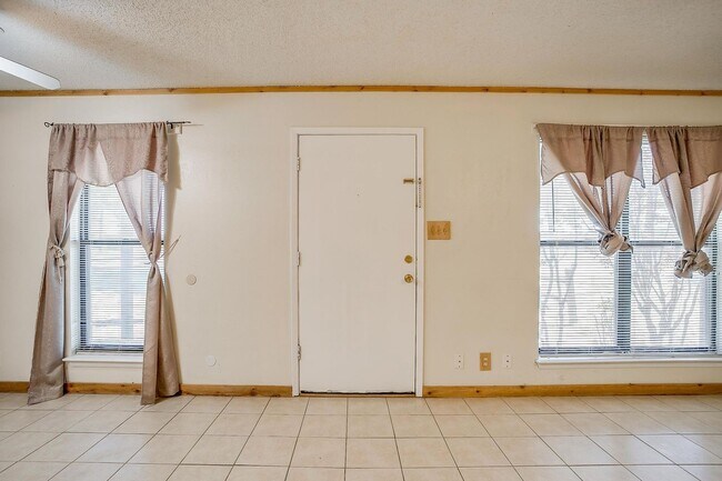 Building Photo - One Side of Very Nice Duplex West Granbury- 2 Bed, 2 Bath- 76049