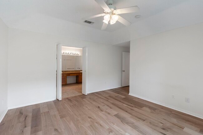 Building Photo - 18 W Stony Bridge Ct