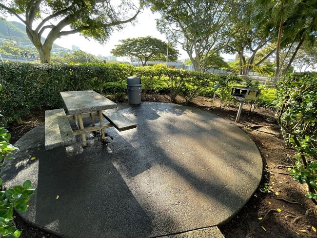 Building Photo - Queen Emma Gardens! Prince Tower! 1st floor Studio unit available now!