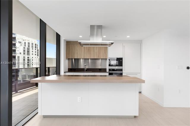 Building Photo - 1000 Brickell Plz