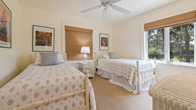 Building Photo - 321 Pioneer Loop