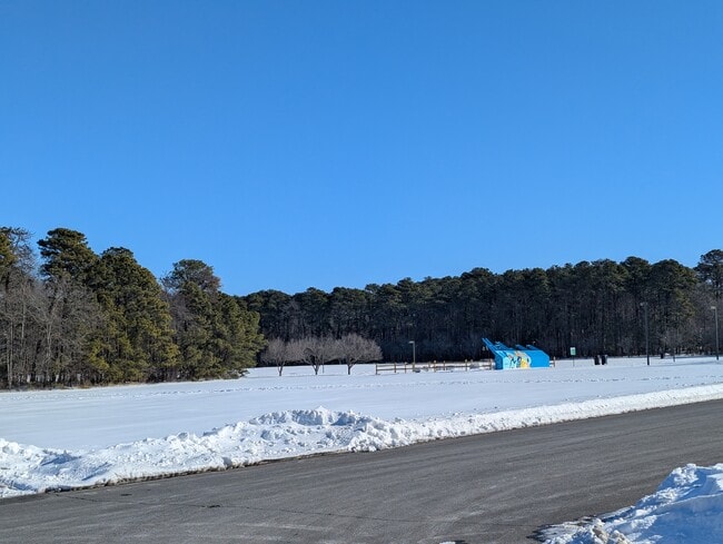 Building Photo - 136 Colonial Square Pl