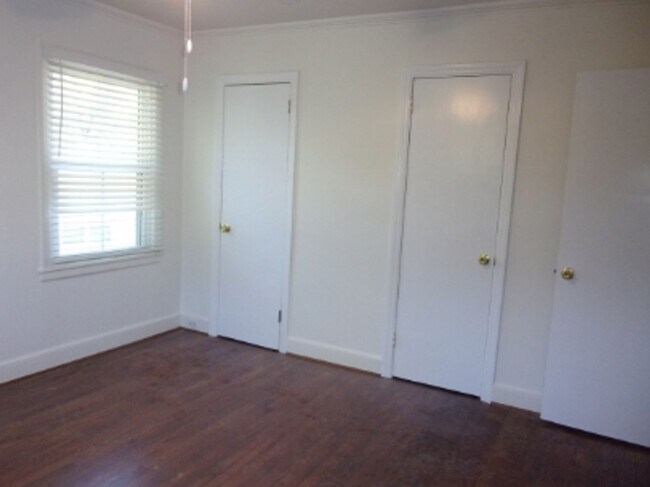 Building Photo - Charming 2 Bedroom 1 Bath Home in the Highly Desirable College Avenue Neighborhood