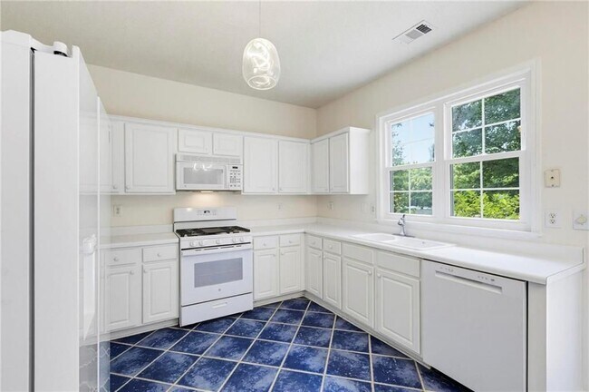 Building Photo - 490 Chippenham Ct
