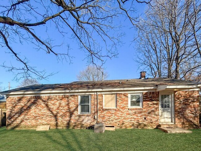 Building Photo - 533 Burkman Dr