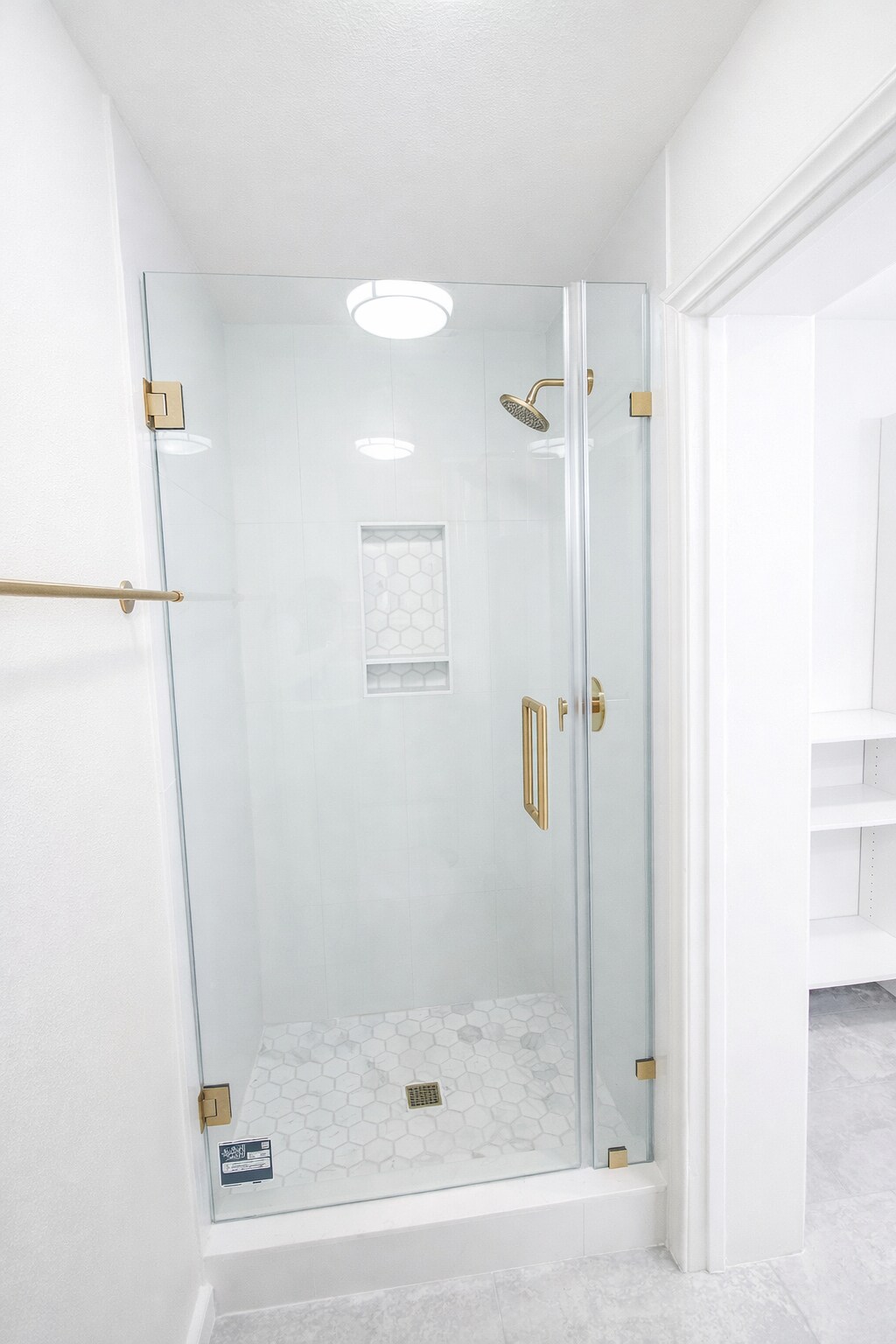 Master Shower - 10425 Caminito Cuervo