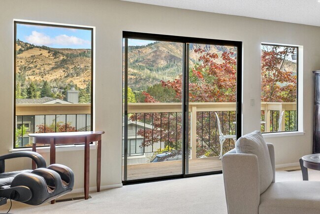 Building Photo - Breathtaking views of Hood Mountain and Su...