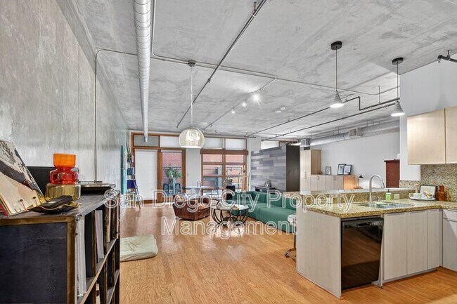 Building Photo - 877 Island Ave