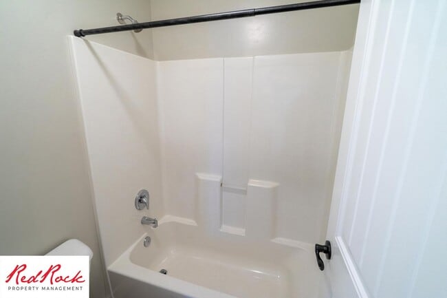 Building Photo - 4 Bedroom Spacious St. George Home with Large Backyard