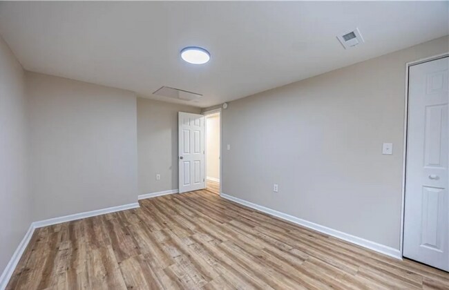 Building Photo - South Fayette Beauty! 4 bedrooms/2 baths
