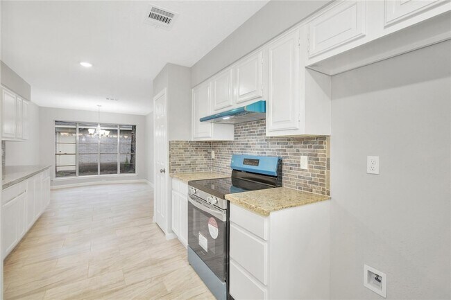 Building Photo - 13703 Cologne Dr