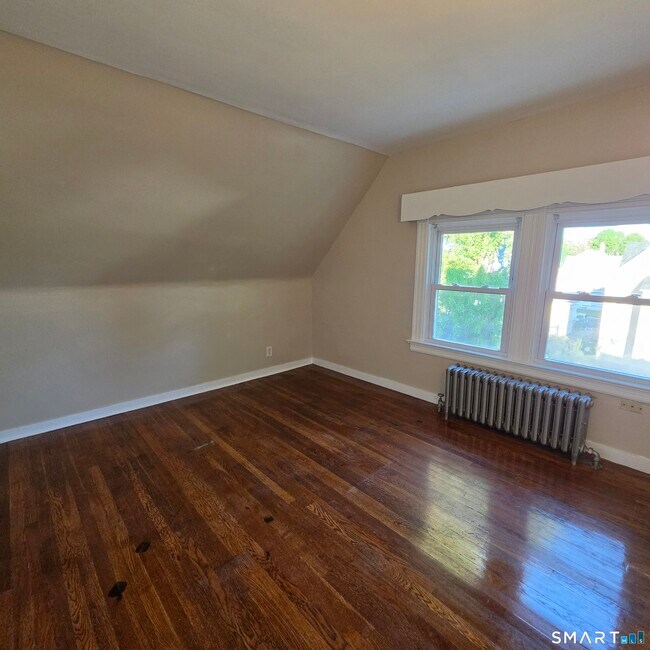 Building Photo - 142 Oakland Terrace