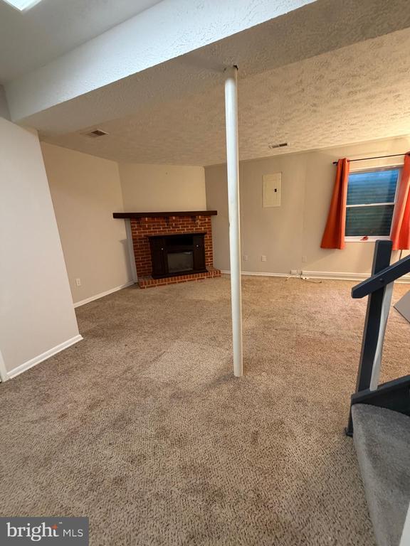 Building Photo - 327 James St